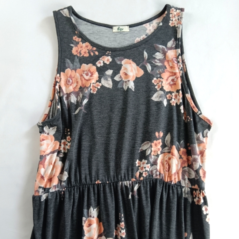 Egy Womens Dress. - Picture 7 of 11
